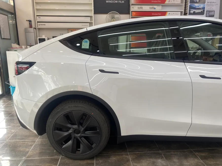 Tesla Model Yのカーフィルム施工事例｜費用目安・仕上がり 施工写真 4