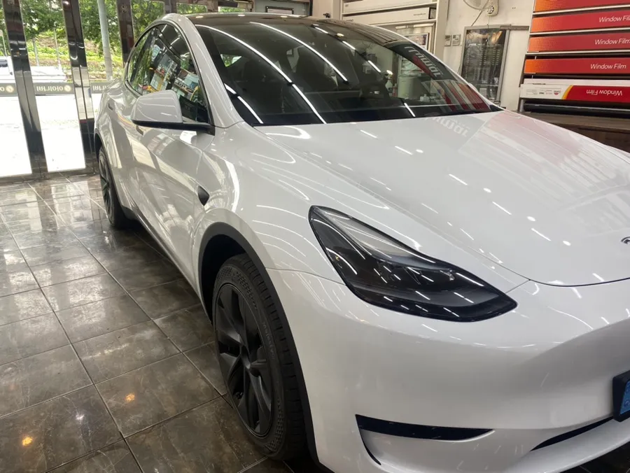Tesla Model Yのカーフィルム施工事例｜費用目安・仕上がり 施工写真 5