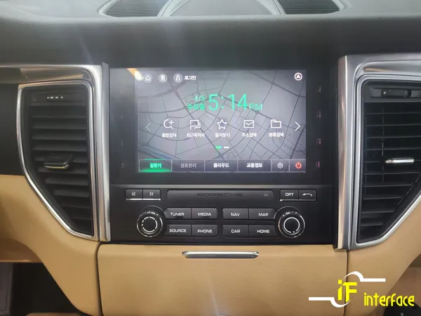 Porsche MacanのAndroid Auto・CarPlay取付事例 施工写真 3-1