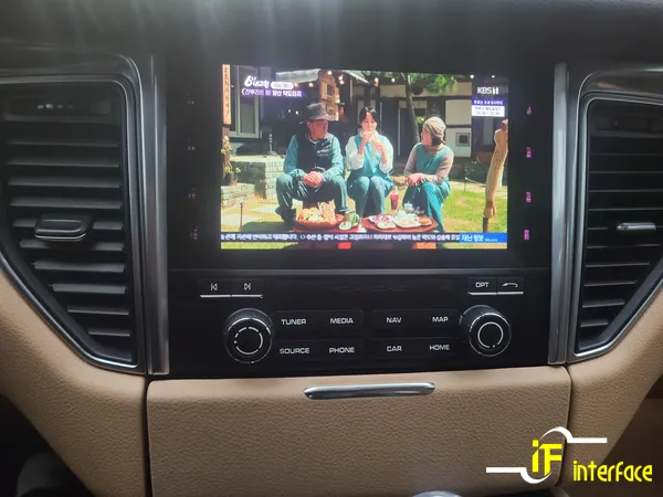 Porsche MacanのAndroid Auto・CarPlay取付事例 施工写真 4-1