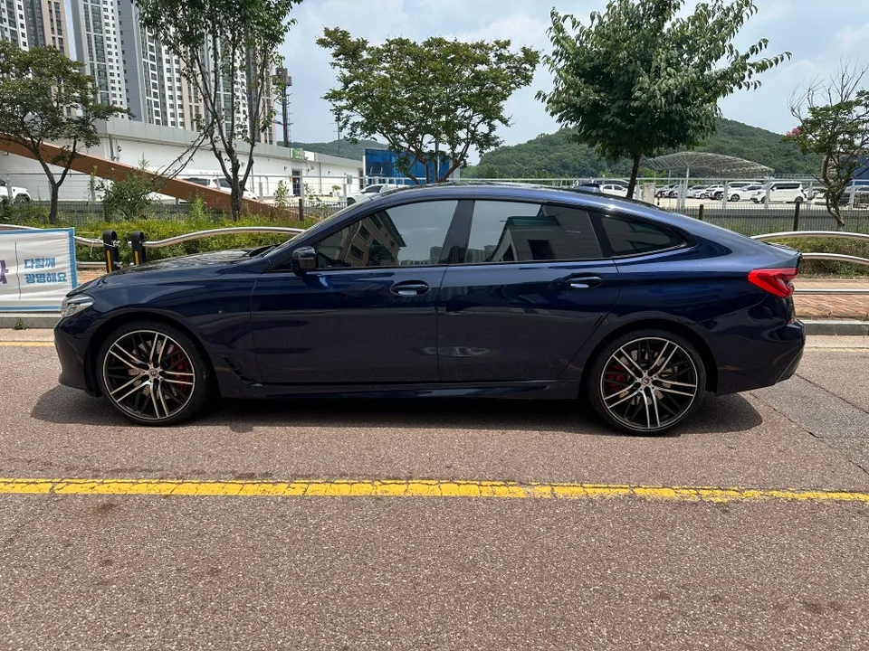 BMW 6 Series GTのカーラッピング事例|実写と費用目安 施工写真 2-1