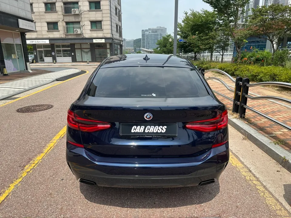 BMW 6 Series GTのカーラッピング事例|実写と費用目安 施工写真 3-1