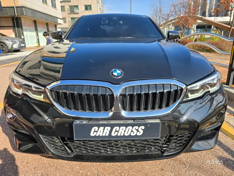 BMW 3 Seriesのグリルラッピング事例|費用目安・仕上がり 施工写真 3-1