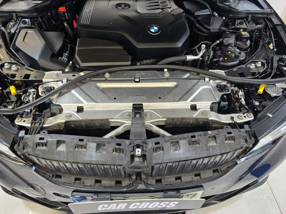 BMW 3 Seriesのグリルラッピング事例|費用目安・仕上がり 施工写真 2-2