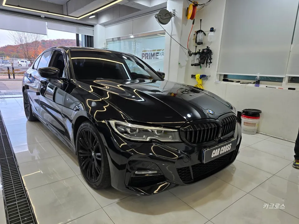 BMW 3 Seriesのグリルラッピング事例|費用目安・仕上がり 施工写真 3-2