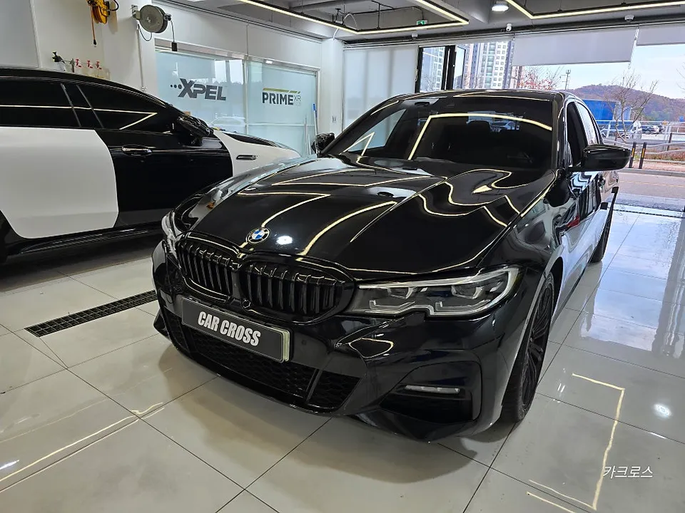 BMW 3 Seriesのグリルラッピング事例|費用目安・仕上がり 施工写真 4-2