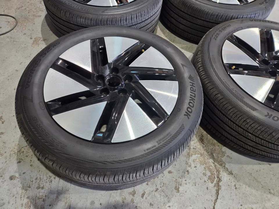 Hyundai IONIQ wheel repair - Hyundai IONIQ6 Wheel Repair Review — Glossy Black Powder Coat photo 3