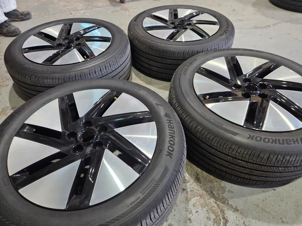 Hyundai IONIQ wheel repair - Hyundai IONIQ6 Wheel Repair Review — Glossy Black Powder Coat photo 4