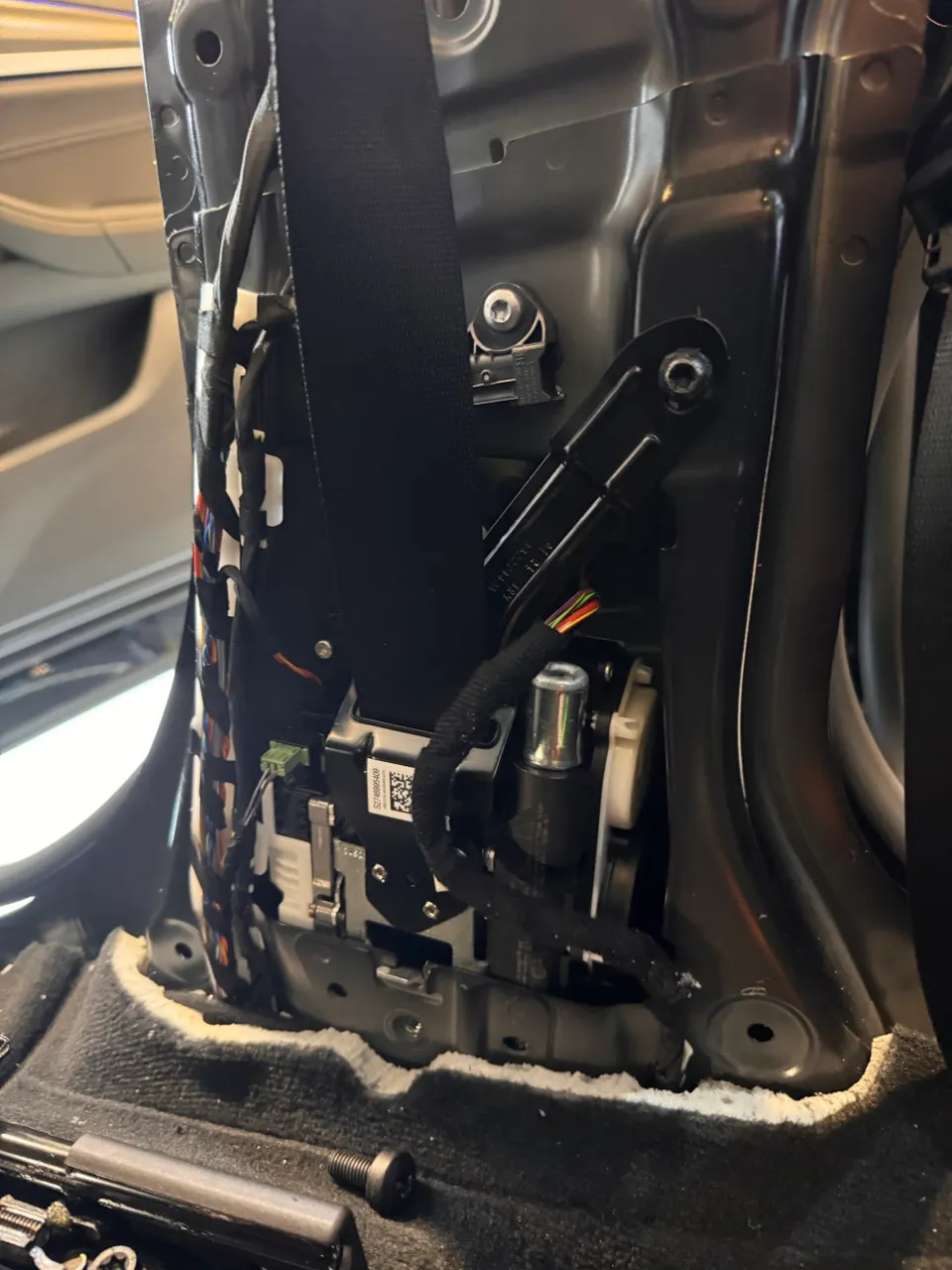 BMW X3 G03 interior customization - BMW X3 Interior Customization: Red Seatbelt Upgrade Review photo 4