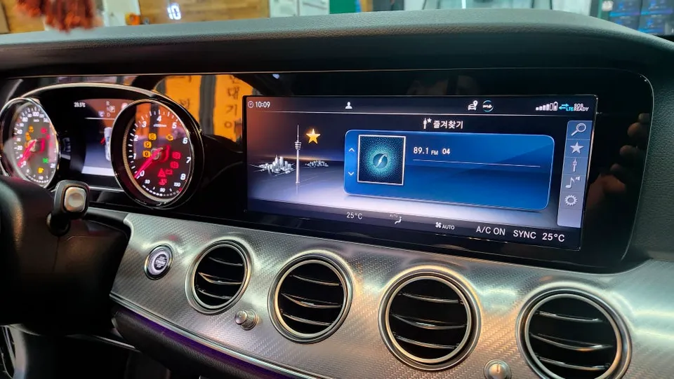 Mercedes-Benz E-Class W213のAndroid Auto・CarPlay取付事例 施工写真 3-1