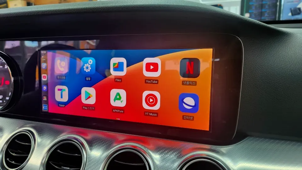 Mercedes-Benz E-Class W213のAndroid Auto・CarPlay取付事例 施工写真 4-2