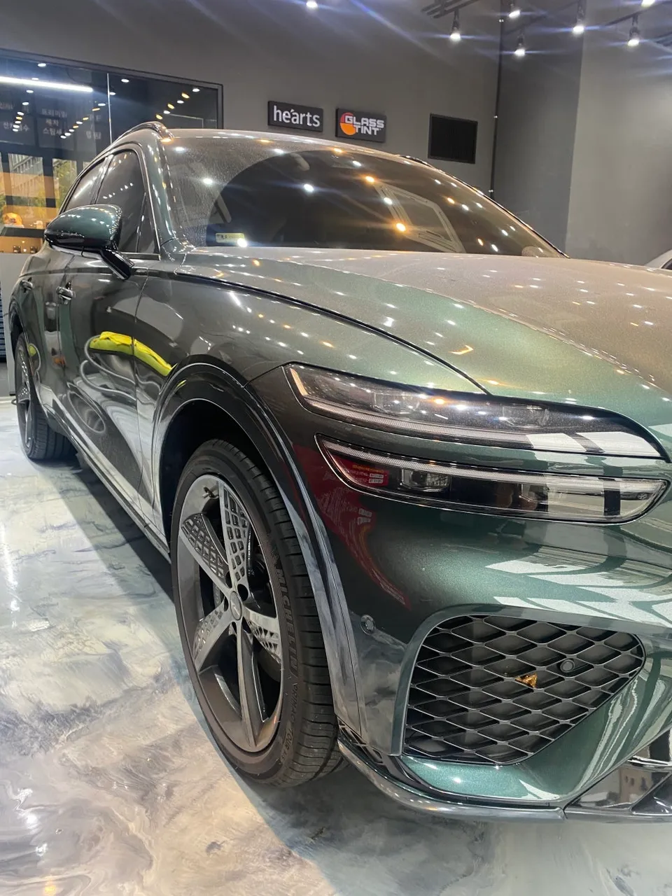 Genesis GV70のガラスコーティング事例 施工写真 1-2