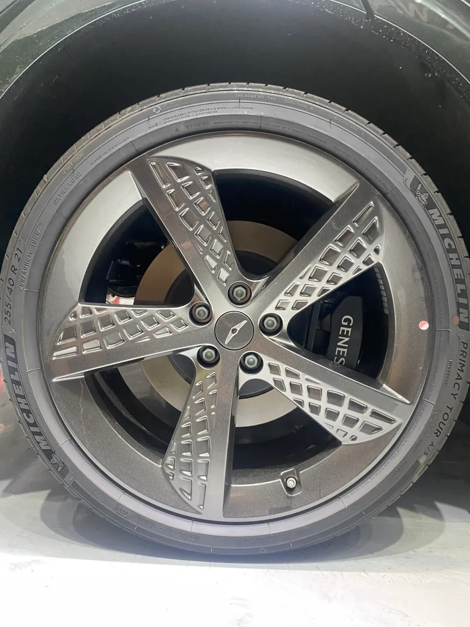 Genesis GV70のガラスコーティング事例 施工写真 4-2