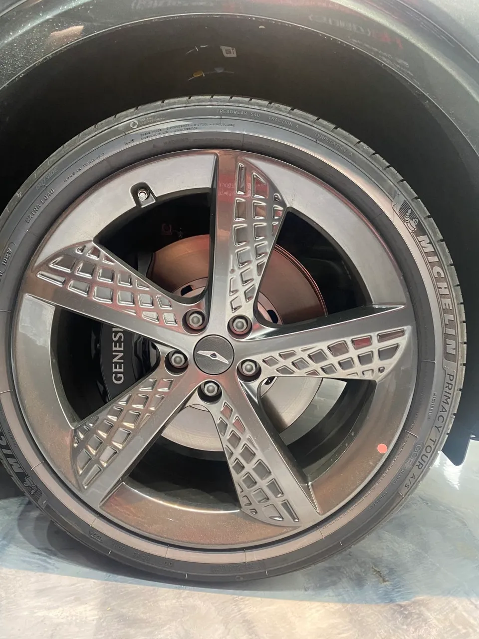 Genesis GV70のガラスコーティング事例 施工写真 1-3