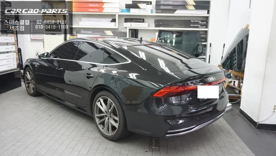 Audi A7のドライブレコーダー取付事例 施工写真 5