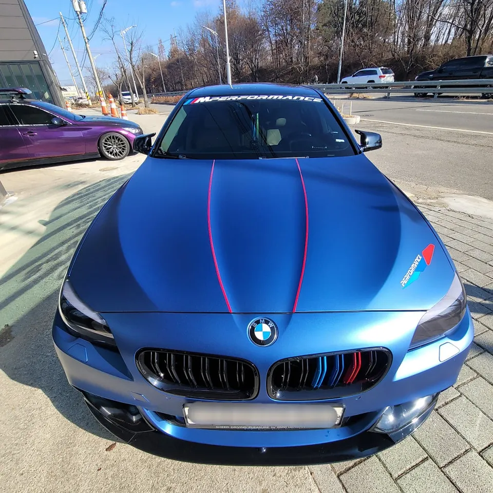 BMW M5のカーラッピング事例|ラインデザインの費用と仕上がり 施工写真 2-1