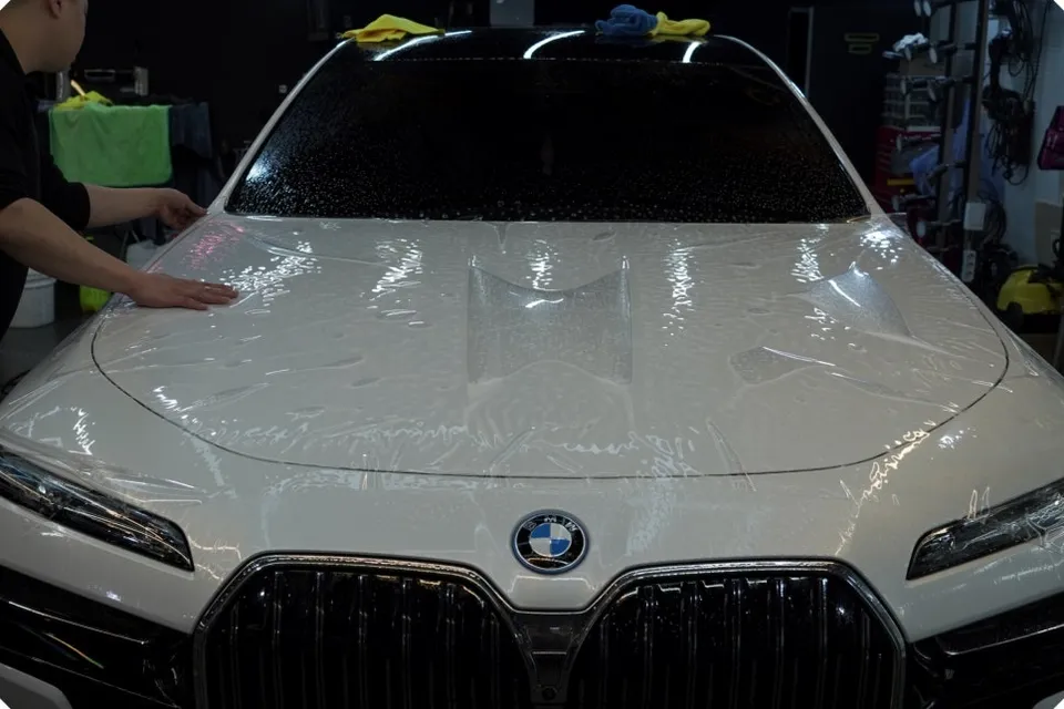 BMW 7 SeriesのPPF施工事例|黄ばみ対策と仕上がり 施工写真 2-3