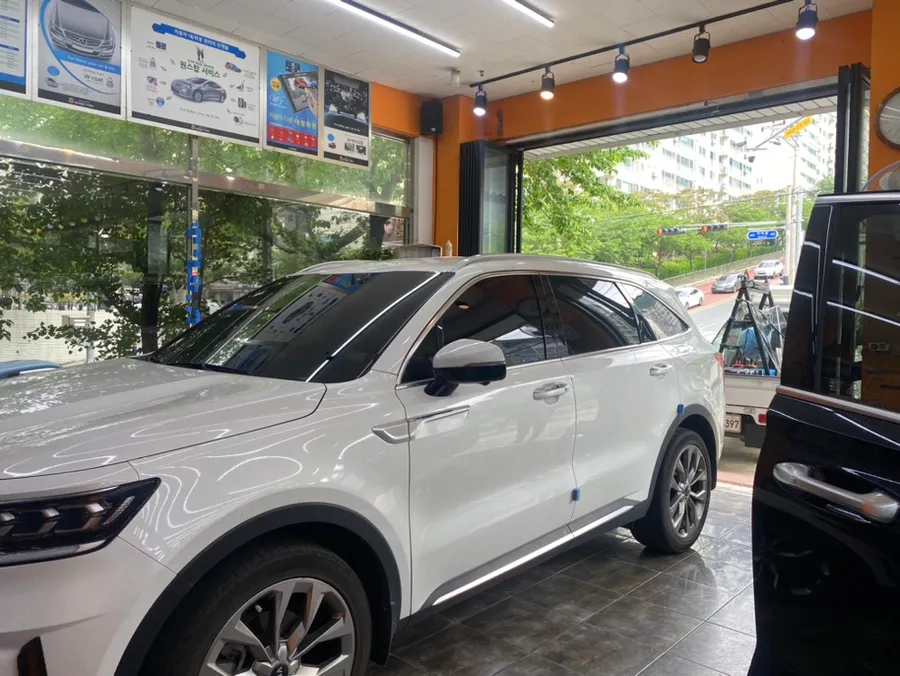 Kia Sorento MQ4のカーフィルム施工事例|費用目安・仕上がり 施工写真 1-3