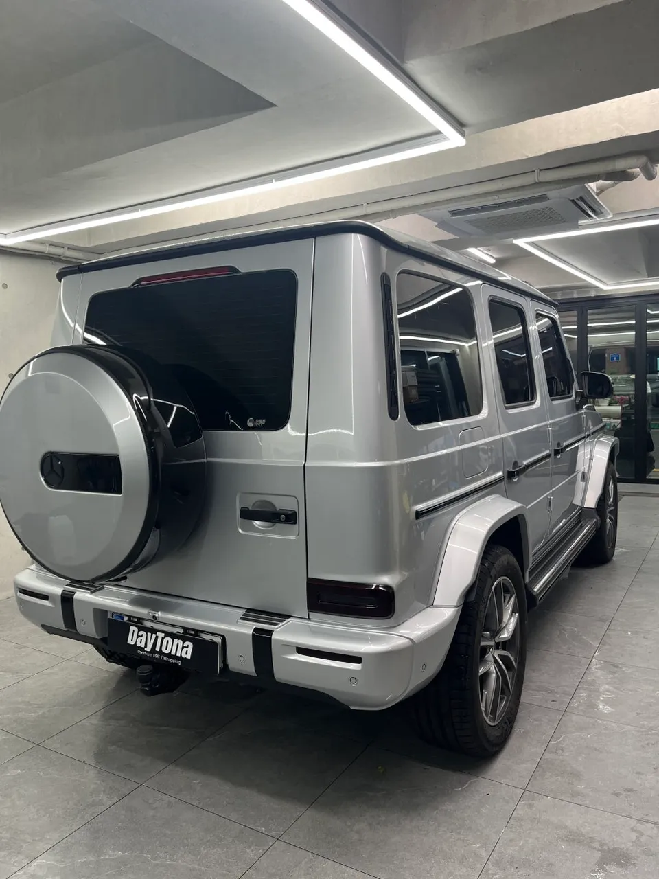 Mercedes-Benz G450d vinyl wrap - Mercedes-Benz G450d Vinyl Wrap Review — Night Package Look photo 5