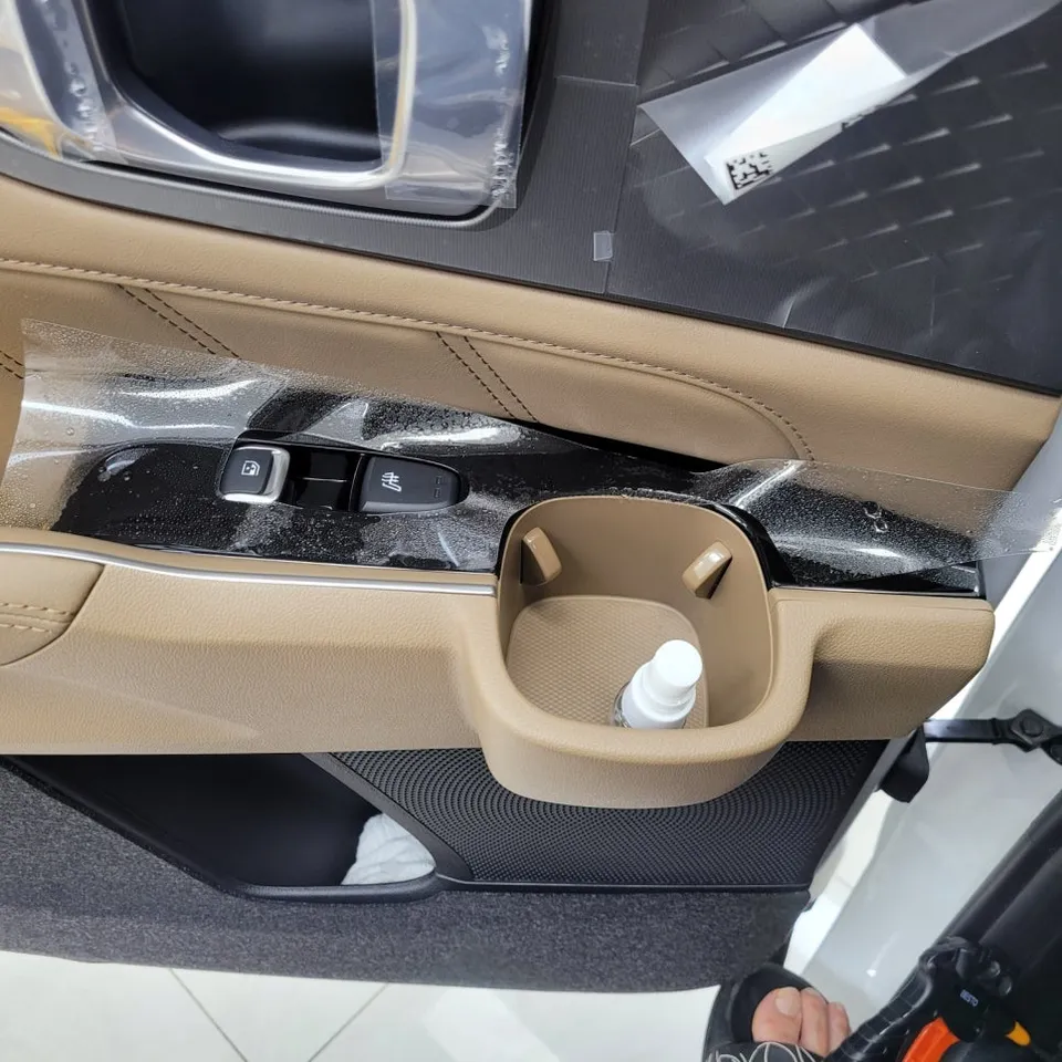Kia Sorentoの室内PPF施工事例|傷対策と費用目安 施工写真 1-3