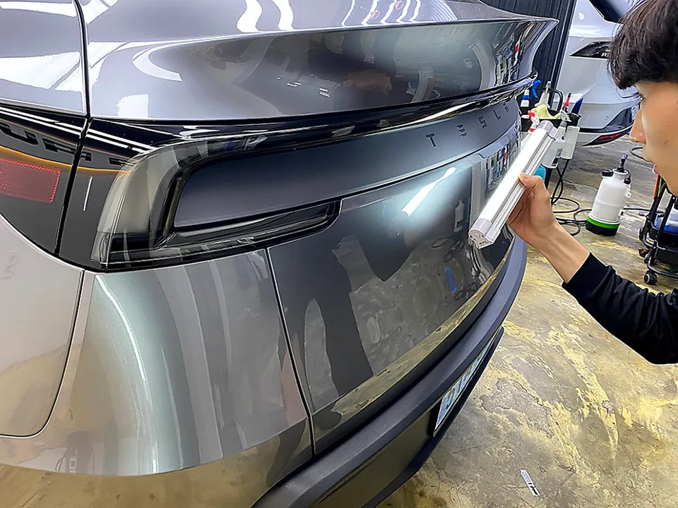 Tesla Model Yのカーフィルム施工事例｜費用目安・仕上がり 施工写真 2-2
