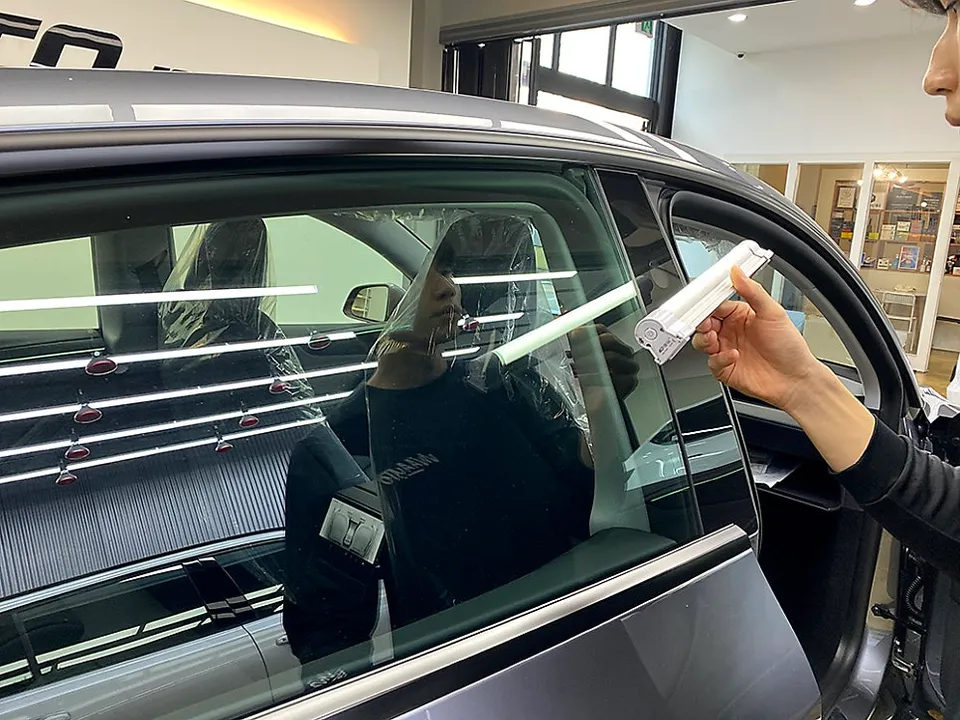 Tesla Model Yのカーフィルム施工事例｜費用目安・仕上がり 施工写真 2-3