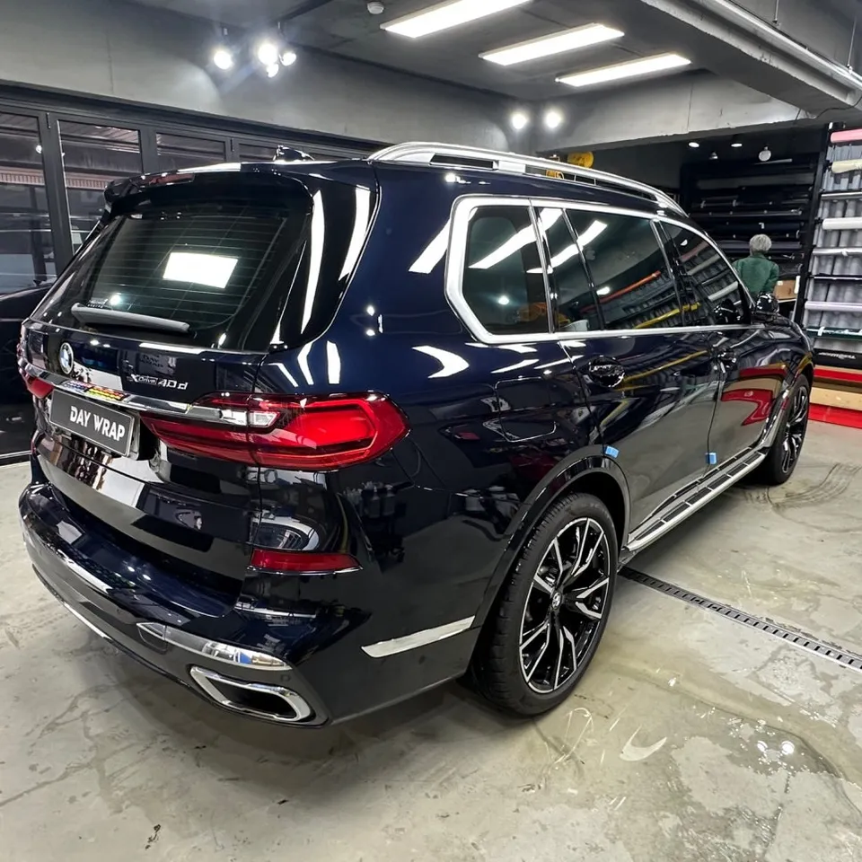 BMW X7のカーラッピング事例|広告効果と仕上がり 施工写真 3-1
