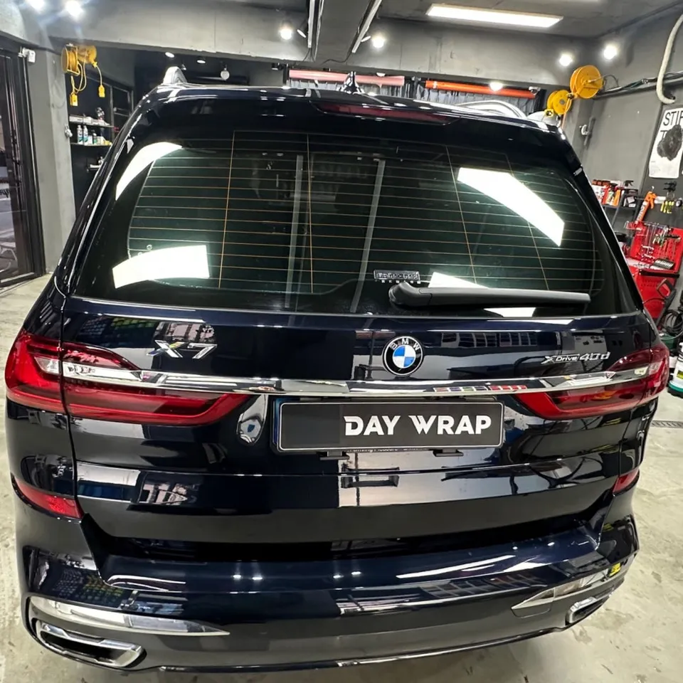 BMW X7のカーラッピング事例|広告効果と仕上がり 施工写真 4-1