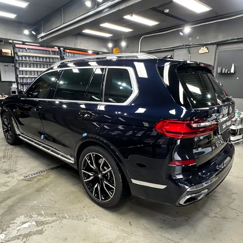 BMW X7のカーラッピング事例|広告効果と仕上がり 施工写真 1-2