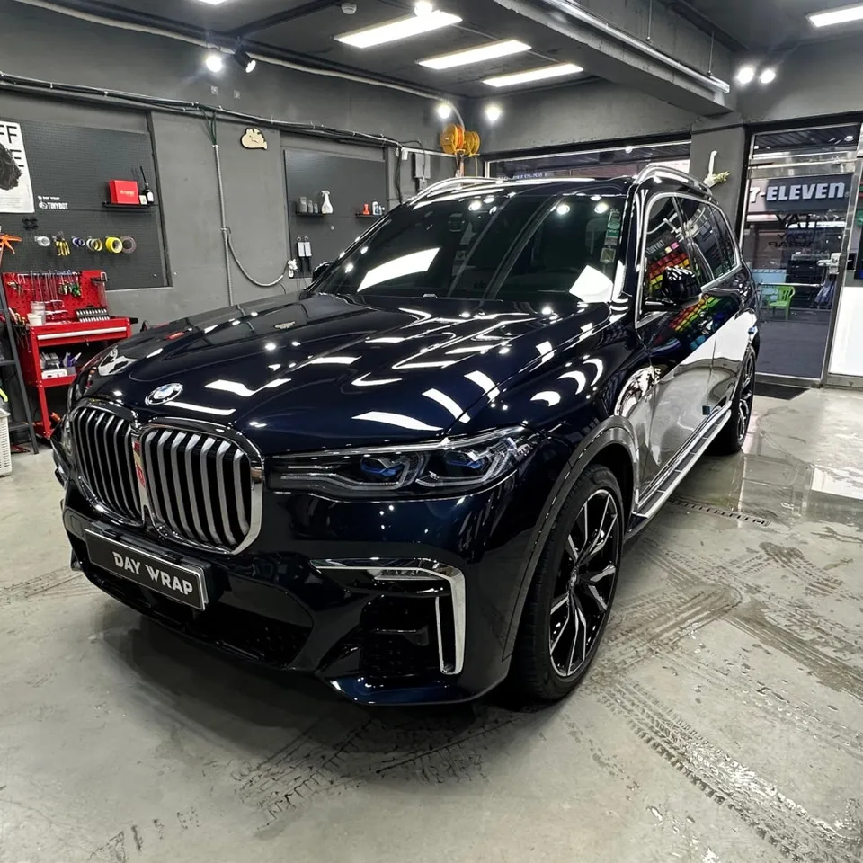 BMW X7のカーラッピング事例|広告効果と仕上がり 施工写真 2-2