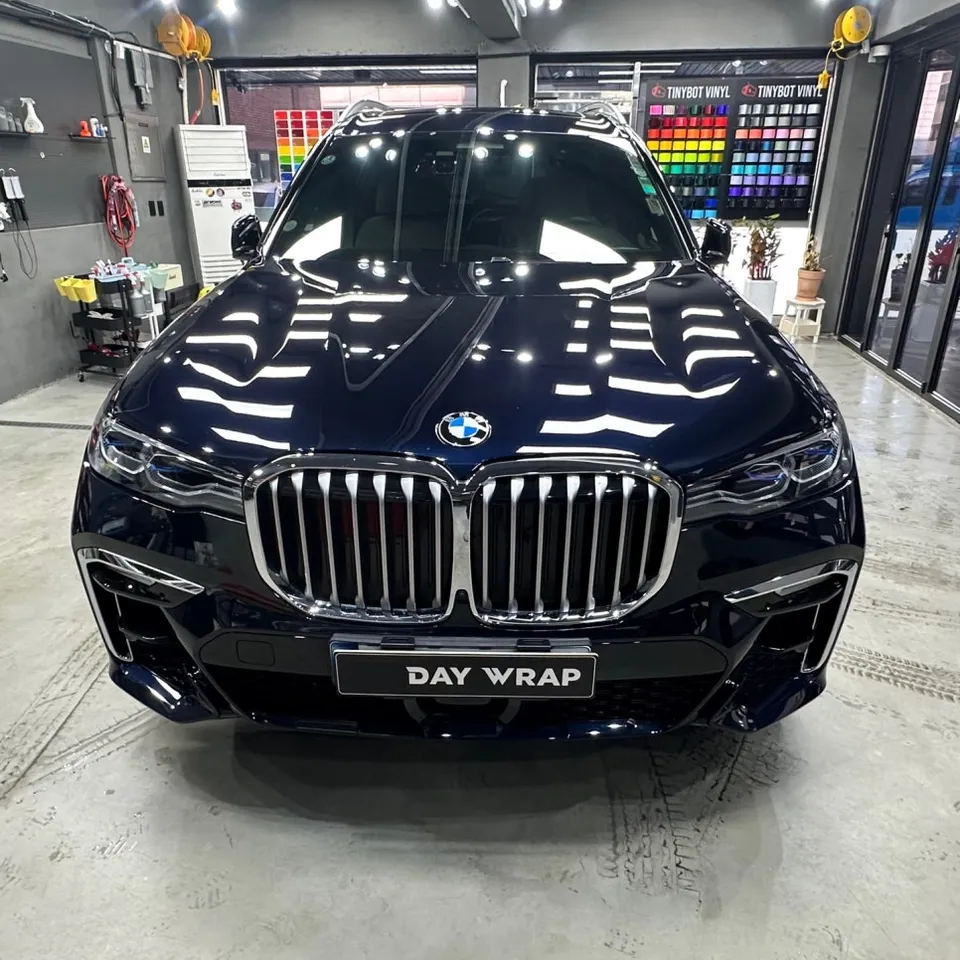 BMW X7のカーラッピング事例|広告効果と仕上がり 施工写真 4-2