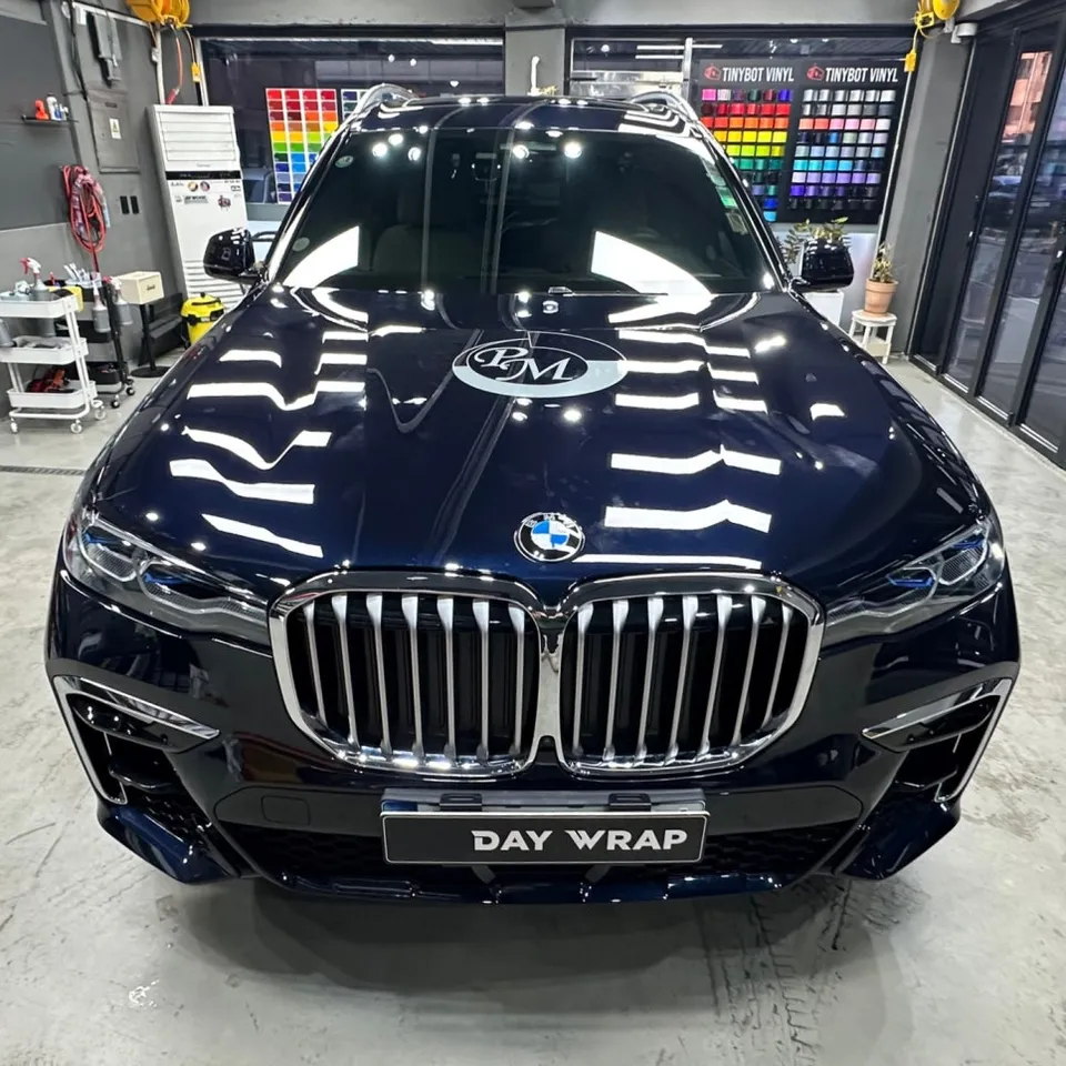 BMW X7のカーラッピング事例|広告効果と仕上がり 施工写真 1-3