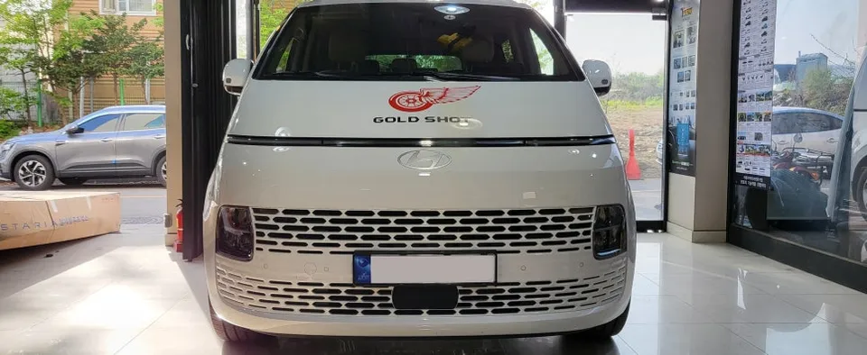 Hyundai Staria ambient lighting installation result