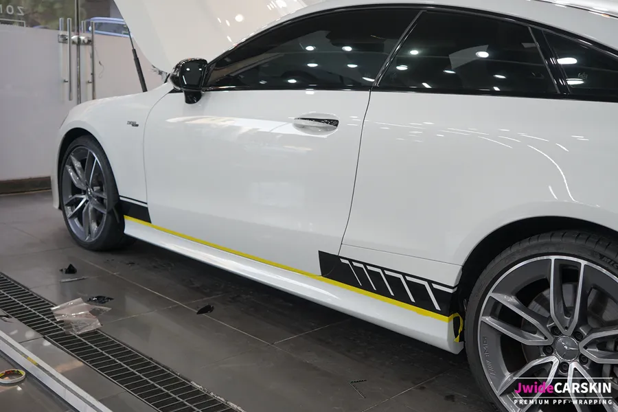 Mercedes-Benz E53 AMG W213 vinyl wrap - Mercedes-Benz E53 AMG Vinyl Wrap Review: Sporty Side Decals photo 3