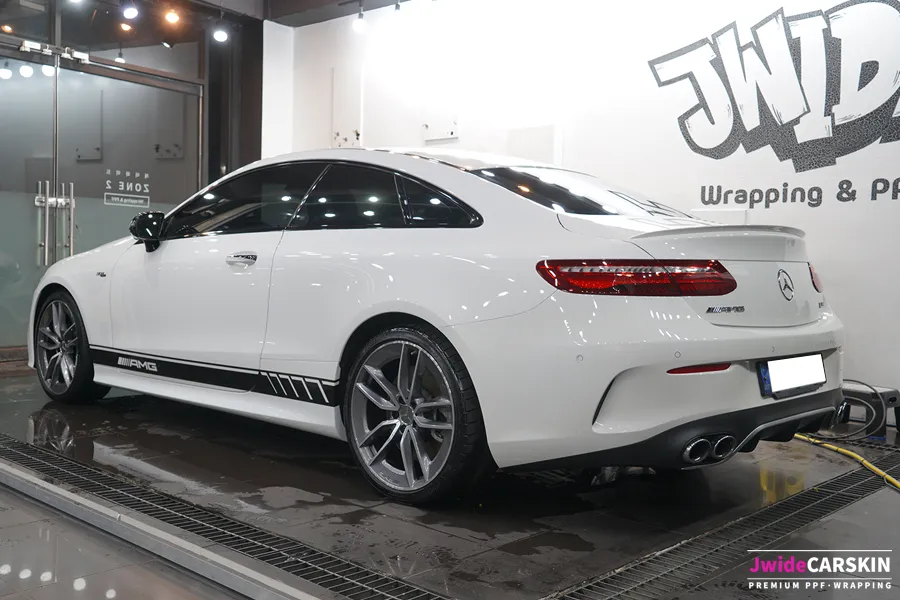 Mercedes-Benz E53 AMG W213 vinyl wrap - Mercedes-Benz E53 AMG Vinyl Wrap Review: Sporty Side Decals photo 6