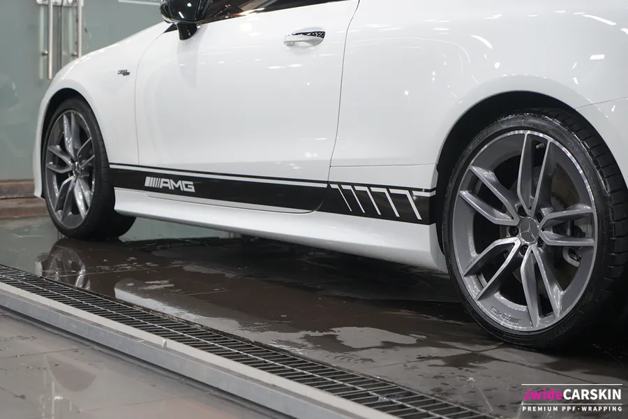 Mercedes-Benz E53 AMG W213 vinyl wrap - Mercedes-Benz E53 AMG Vinyl Wrap Review: Sporty Side Decals photo 7