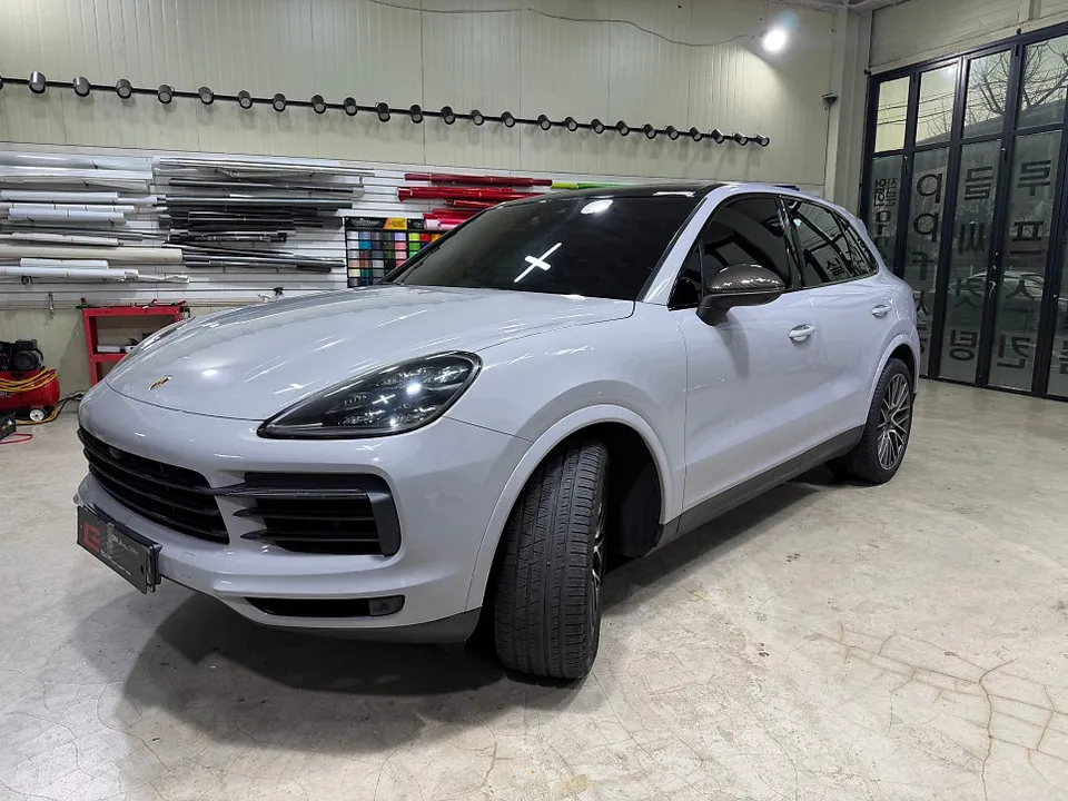 Porsche Cayenne vinyl wrap - Porsche Cayenne Vinyl Wrap Review: Nardo Grey Luxury photo 7