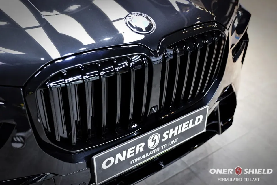 BMW X7 vinyl wrap - BMW X7 Kidney Grille Black Wrap Review photo 2