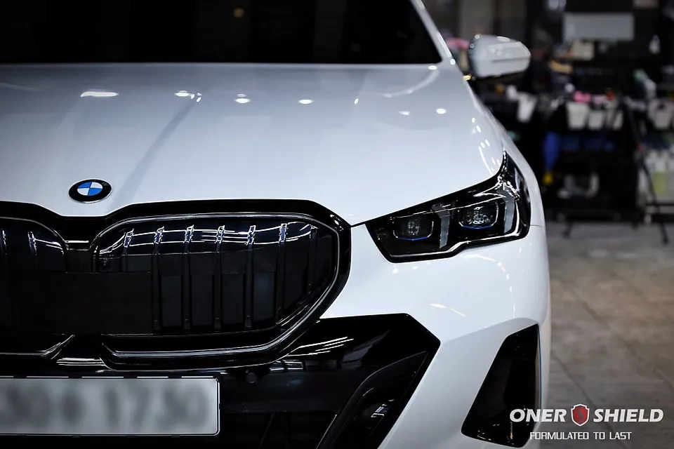 BMW X7 vinyl wrap - BMW X7 Kidney Grille Black Wrap Review photo 5
