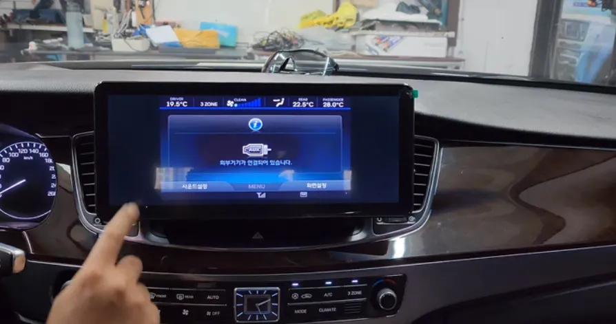 Hyundai EquusのAndroid Auto・CarPlay取付事例 施工写真 1-2