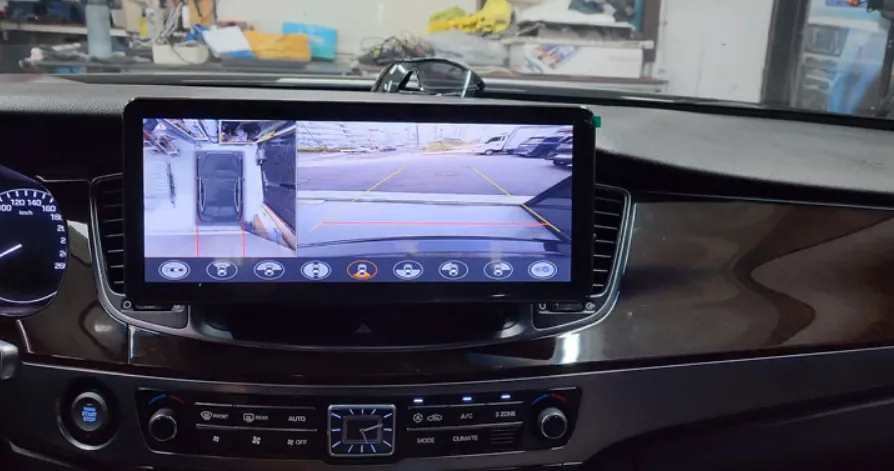Hyundai EquusのAndroid Auto・CarPlay取付事例 施工写真 3-2