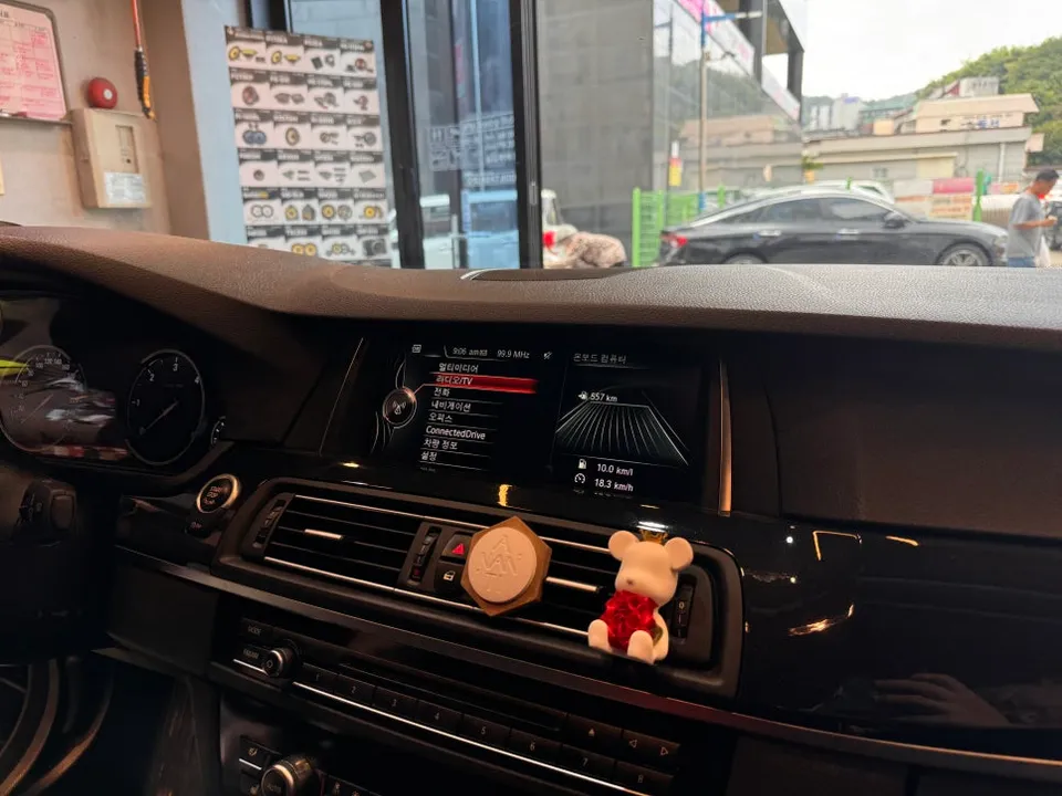 BMW 5 Series android head unit - BMW 5 Series Android Head Unit Review: Enhanced Infotainment photo 3