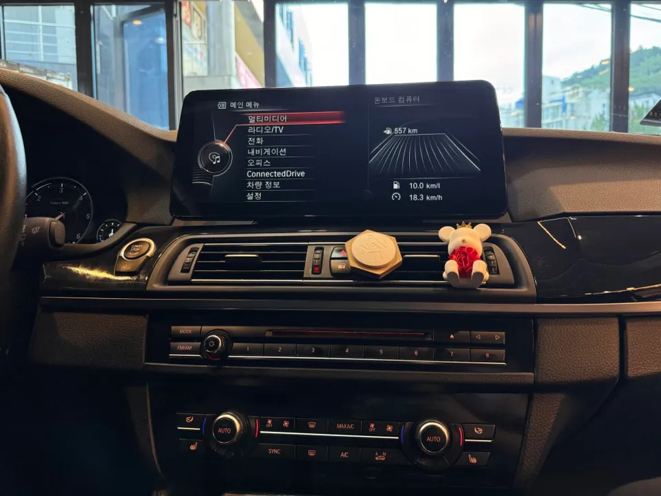 BMW 5 SeriesのAndroid Auto・CarPlay取付事例 施工写真 1-2
