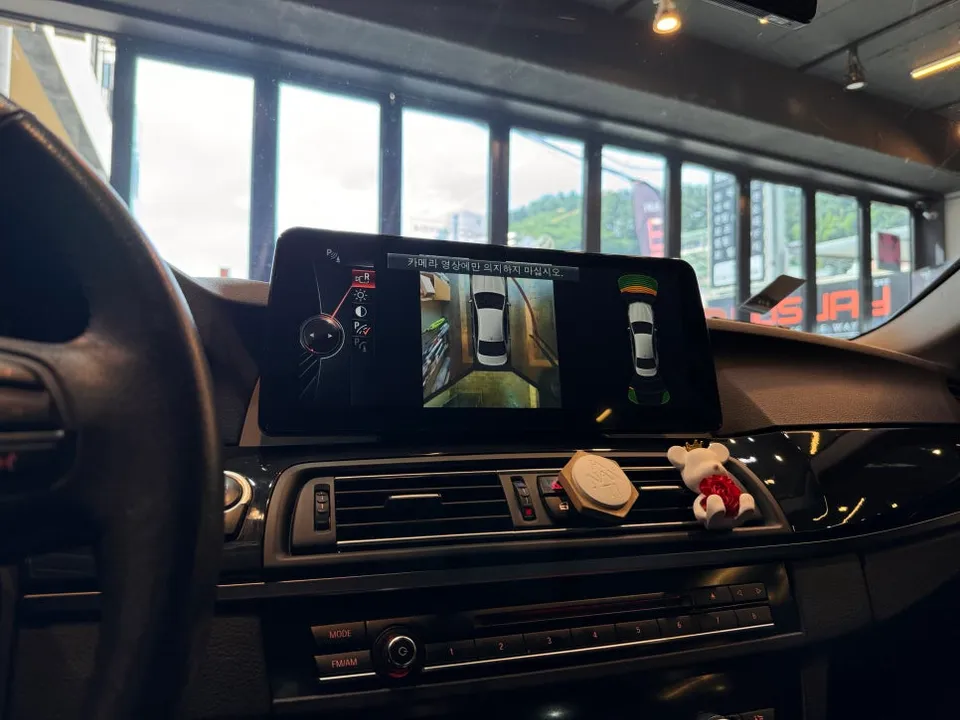 BMW 5 SeriesのAndroid Auto・CarPlay取付事例 施工写真 4-2