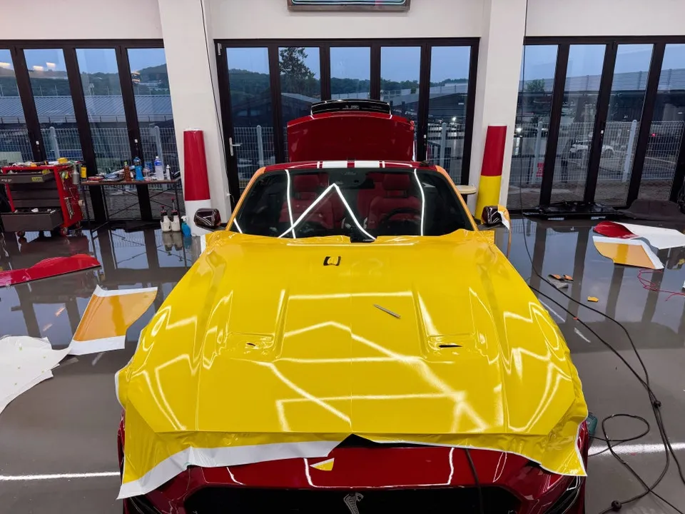Ford Mustang Convertibleのカーラッピング事例|費用目安・仕上がり 施工写真 2-2
