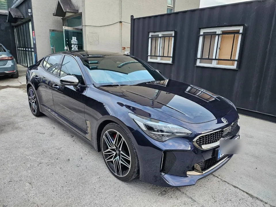 Kia Stingerのカーフィルム施工事例|費用目安・仕上がり 施工写真 2-3