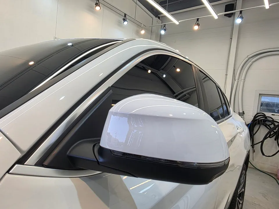 BMW X4 vinyl wrap - BMW X4 Vinyl Wrap Review: Stylish Chrome Delete photo 3