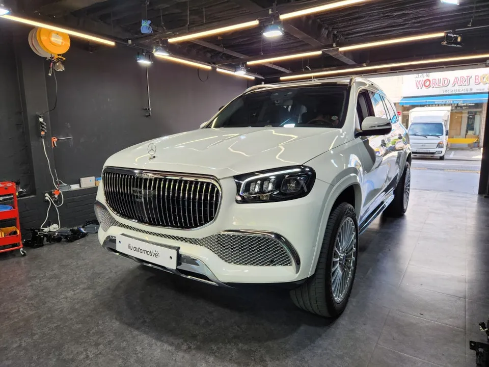 Mercedes-Benz GLS Maybach body kit - Mercedes-Benz GLS Maybach Electric Side Steps Review photo 3