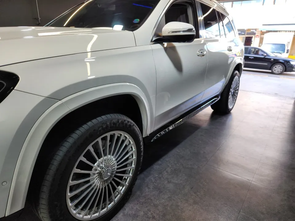 Mercedes-Benz GLS Maybach body kit - Mercedes-Benz GLS Maybach Electric Side Steps Review photo 4