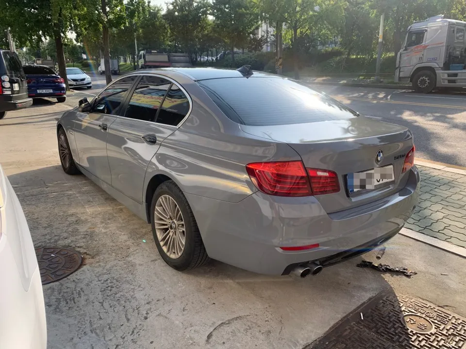 BMW 5 Series F10 カーラッピング事例|ロックグレーの仕上がり 施工写真 2-2